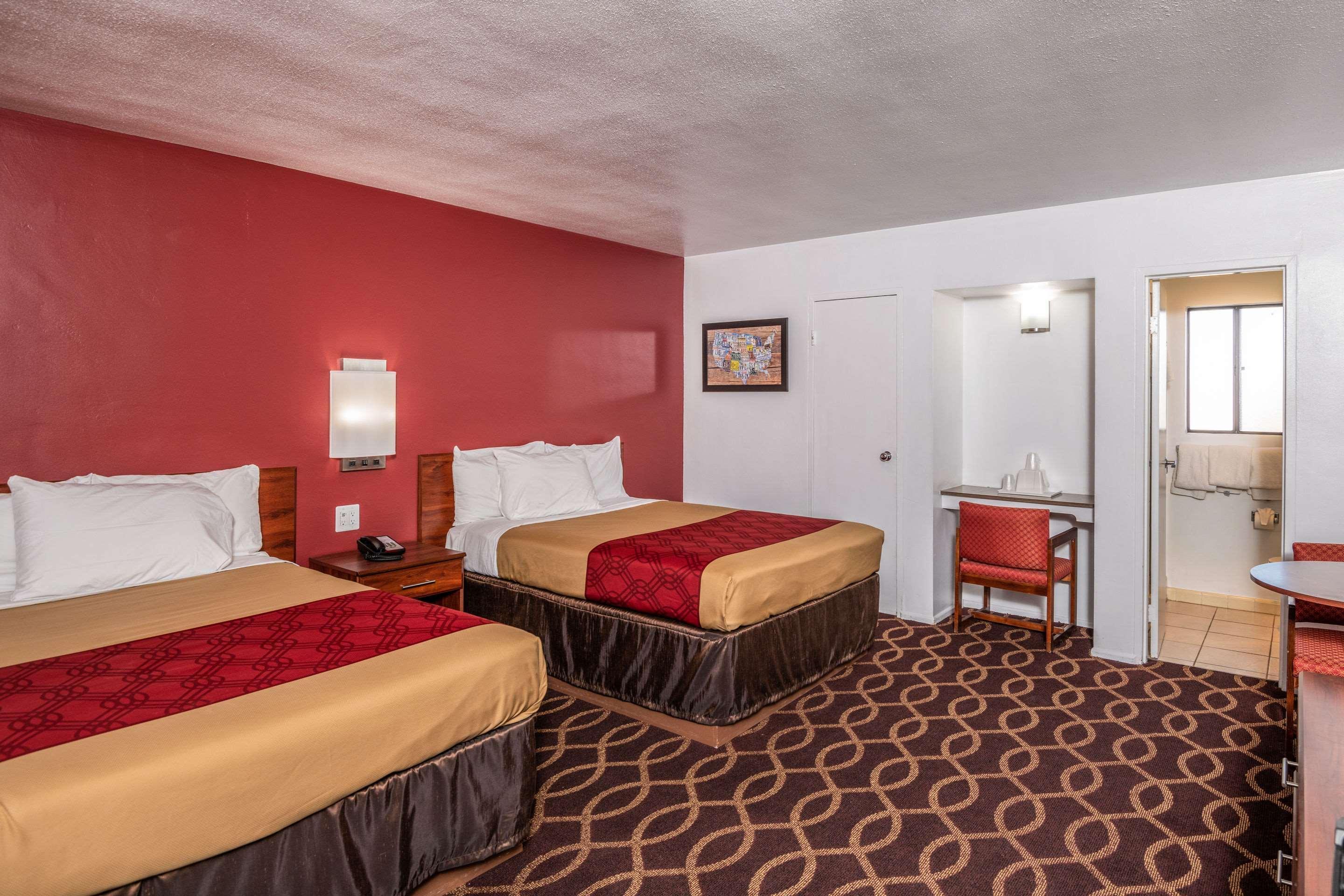 Econo Lodge University Tucson Bagian luar foto