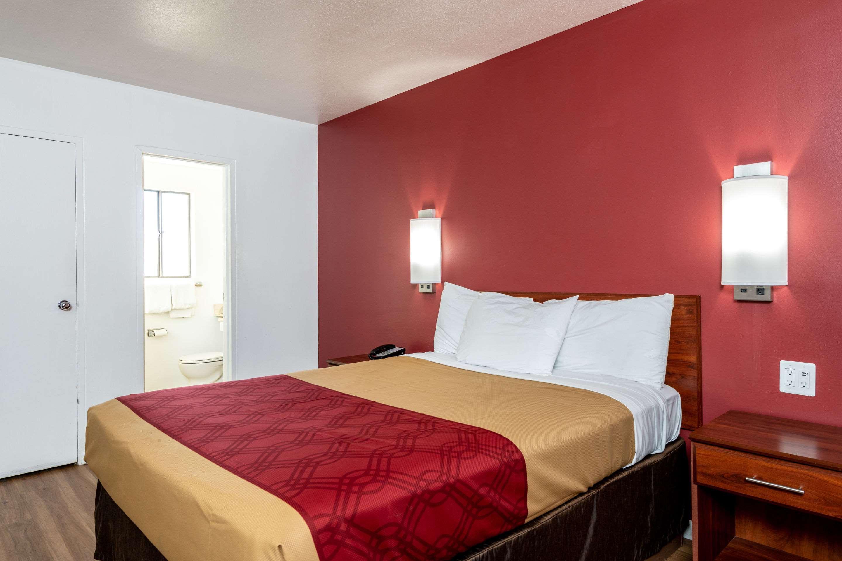 Econo Lodge University Tucson Bagian luar foto