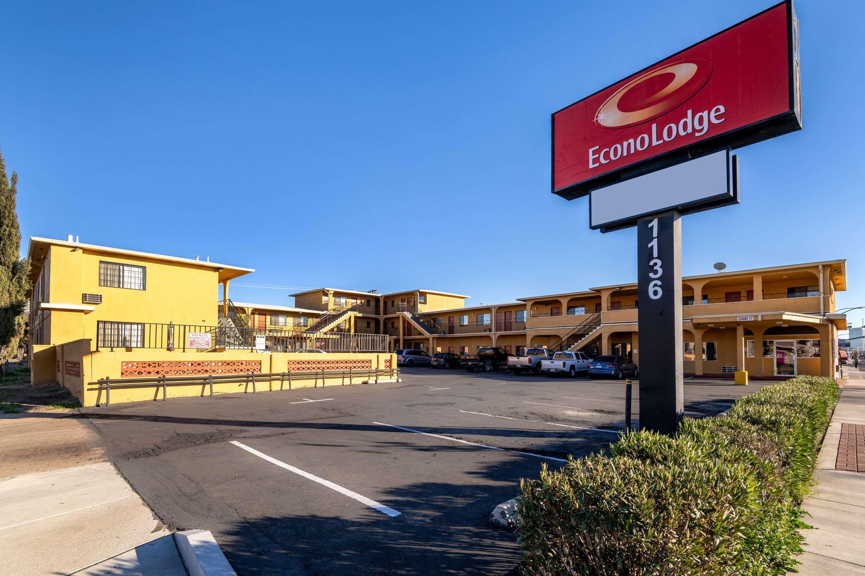 Econo Lodge University Tucson Bagian luar foto