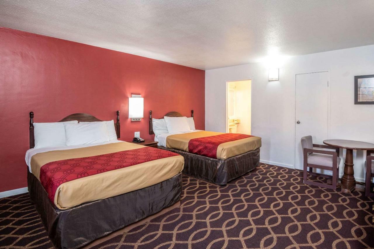 Econo Lodge University Tucson Bagian luar foto